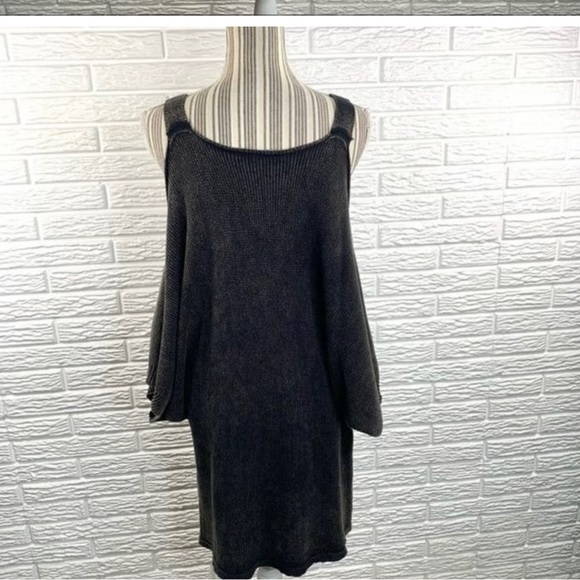 She + Sky Oversized Cold Shoulder Sweater Dress Size Medium - Picture 6 of 6